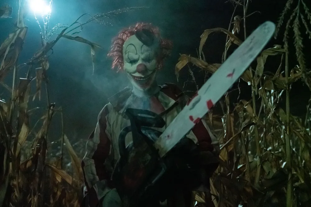 Clown in a Cornfield. An Effective Teen Slasher